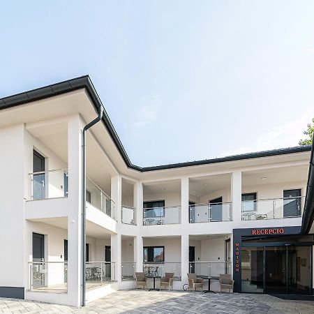 Hotel Jam Panzio à Kapuvár Extérieur photo