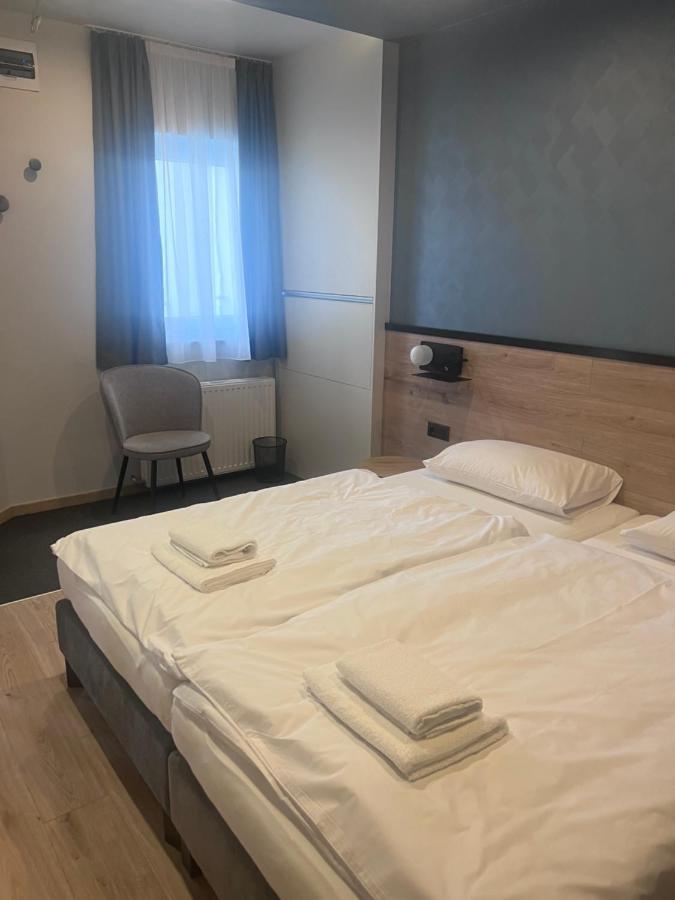 Hotel Jam Panzio à Kapuvár Extérieur photo