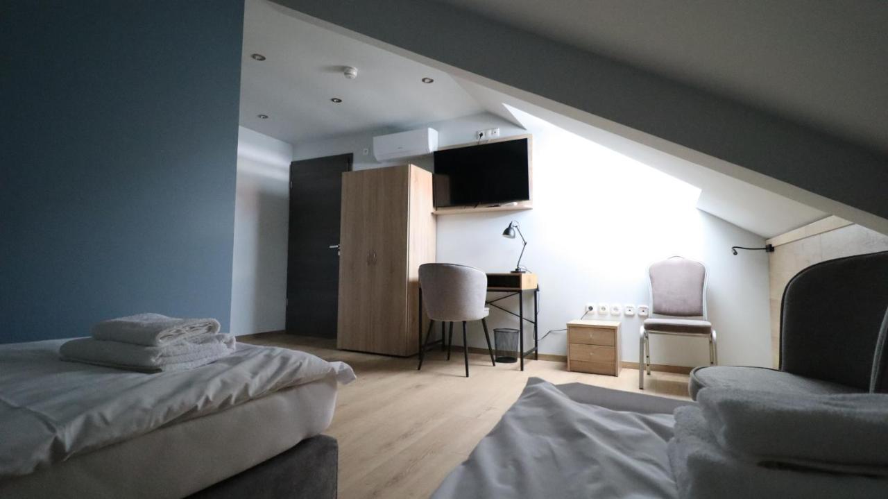 Hotel Jam Panzio à Kapuvár Extérieur photo