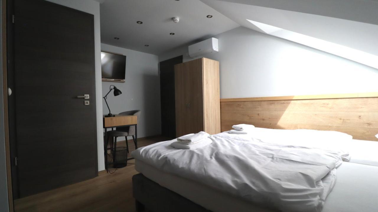 Hotel Jam Panzio à Kapuvár Extérieur photo