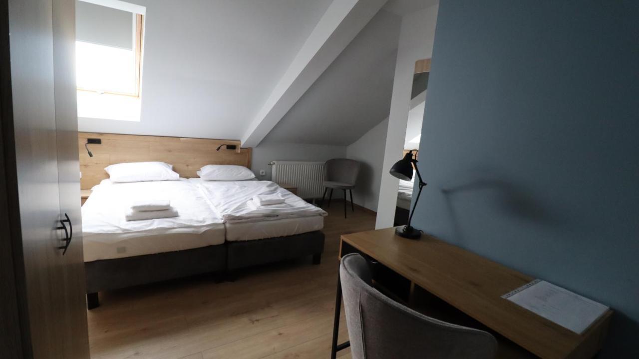 Hotel Jam Panzio à Kapuvár Extérieur photo