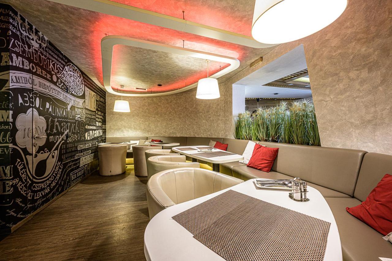 Hotel Jam Panzio à Kapuvár Extérieur photo